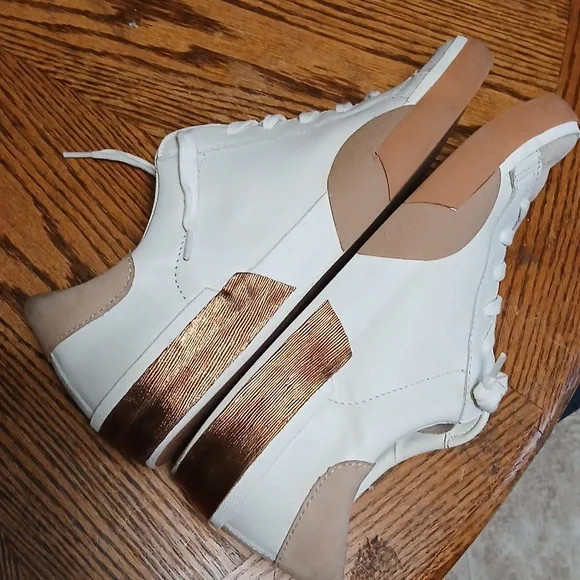 Dolce VITA WHITE LEATHER W BEIGE SUEDE Sneakers. Women's 8.5. New - Picture 6 of 12